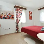 Charming With Balcony And Pool