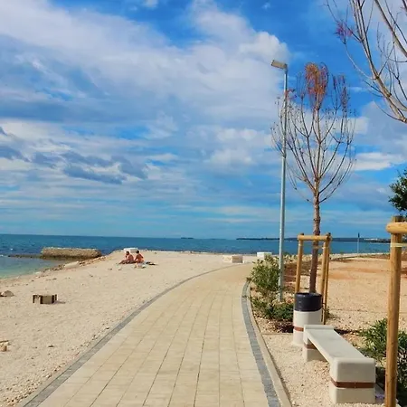 Apartment Charming With Balcony And Pool Peroj