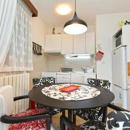 Charming With Balcony And Pool