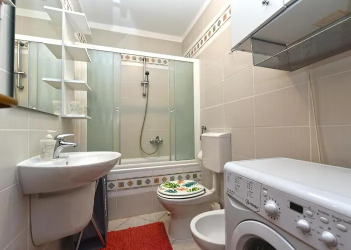 Charming With Balcony And Pool Appartement *